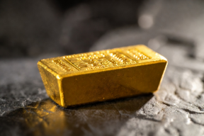 Золотая лихорадка 2026: котировки драгметалла пробили исторический потолок в $5600 на фоне геополитики и слабого доллара