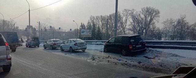 В Новосибирске произошло массовое ДТП с участием пяти авто