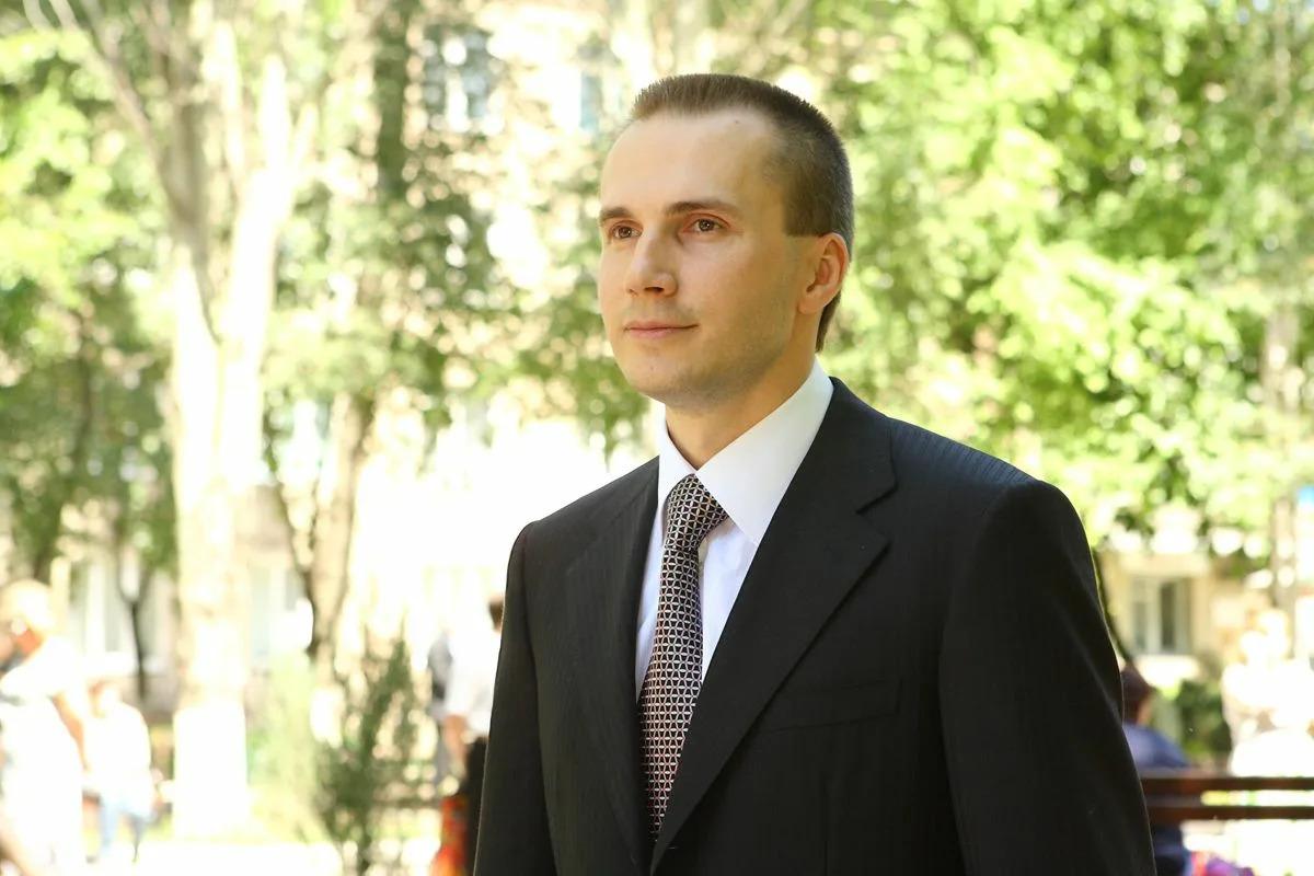 Сын Януковича перестал быть учредителем петербургской компании «Арсенал Инвест»