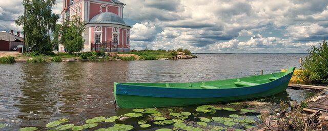 Эксперты назвали шесть российских городов с озёрами, где можно узнать историю страны