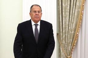 Лавров призвал Макрона позвонить Путину, не устраивая шоу