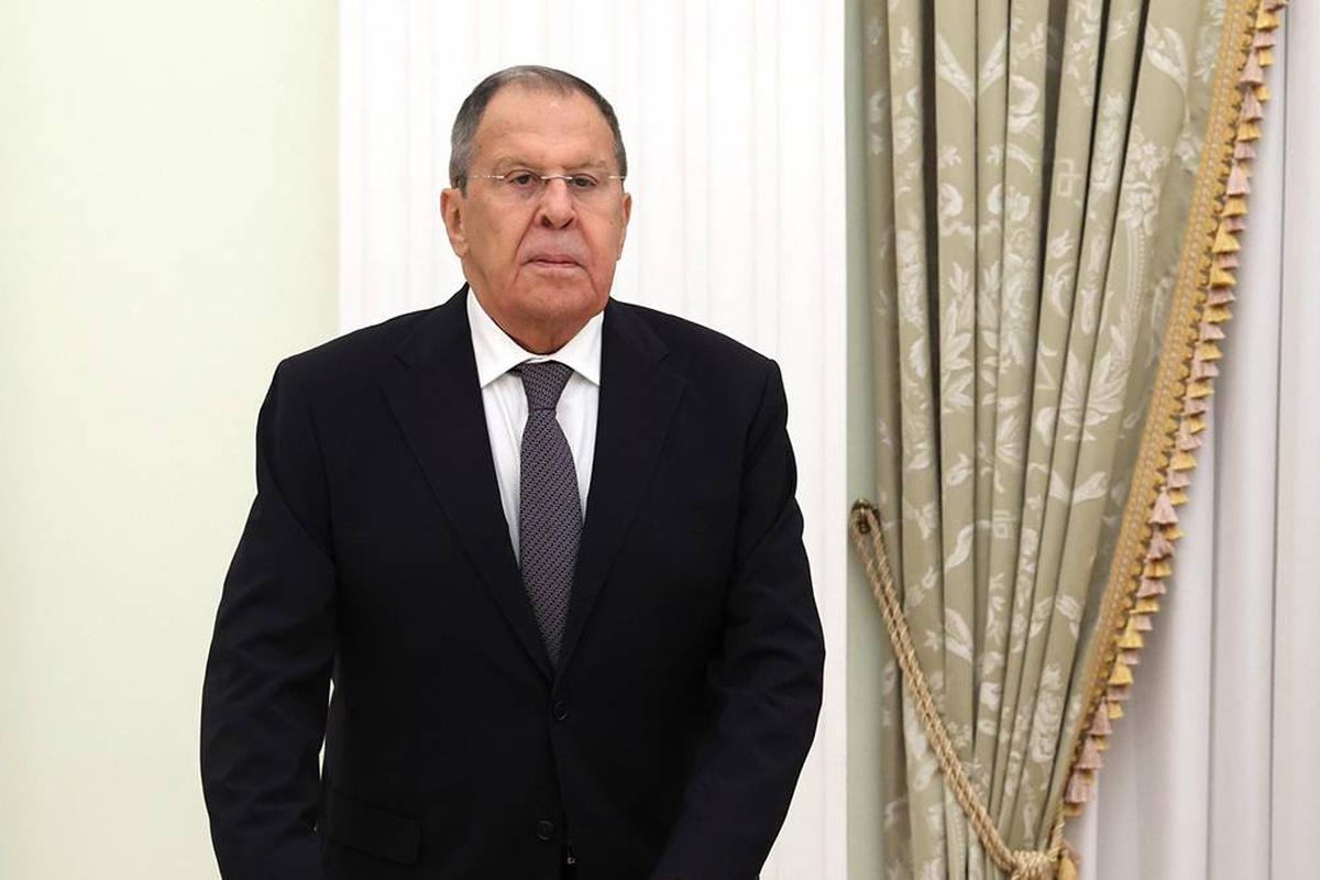 Лавров призвал Макрона позвонить Путину, не устраивая шоу