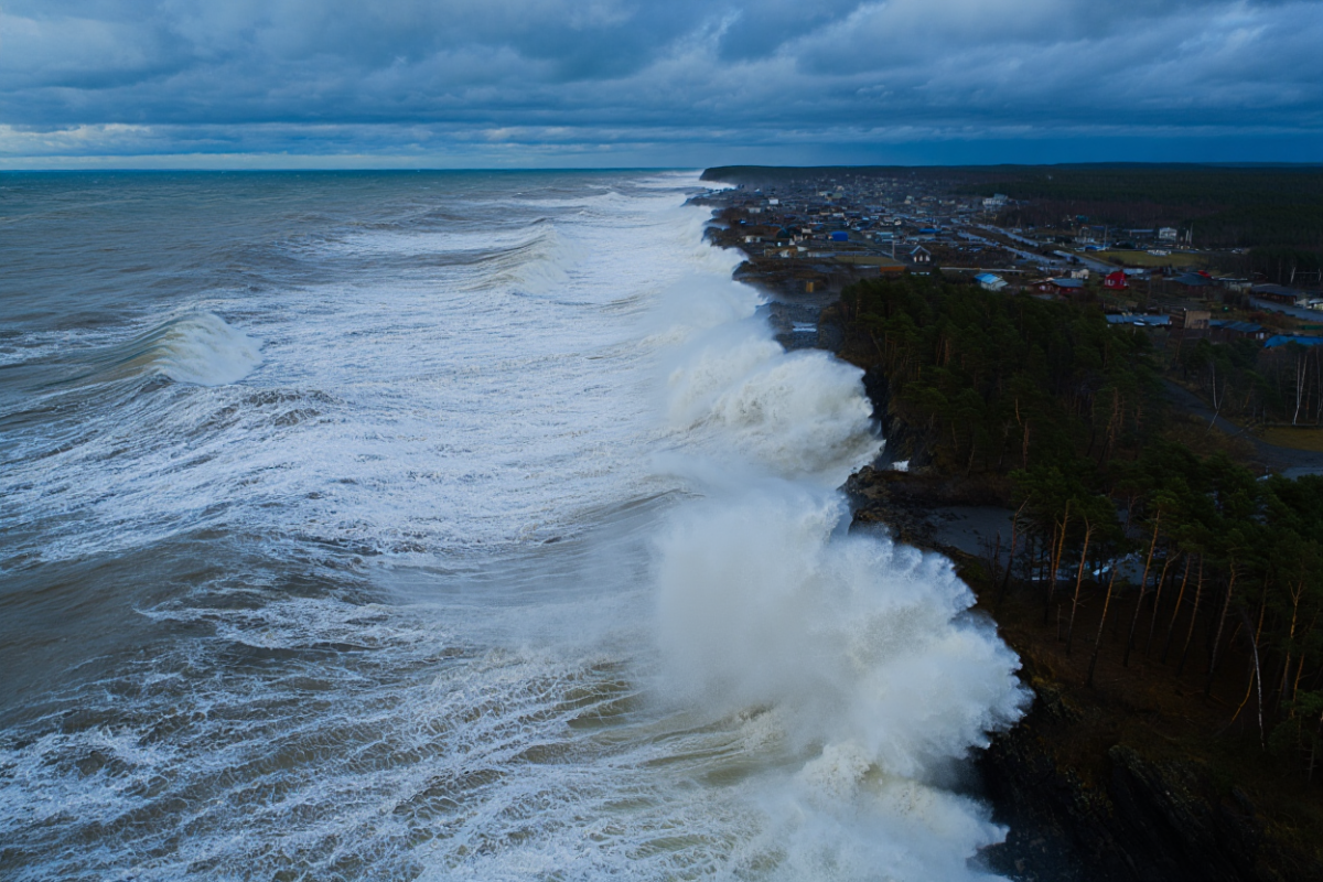 Жителей прибрежной части Сахалина предупредили о возможном цунами