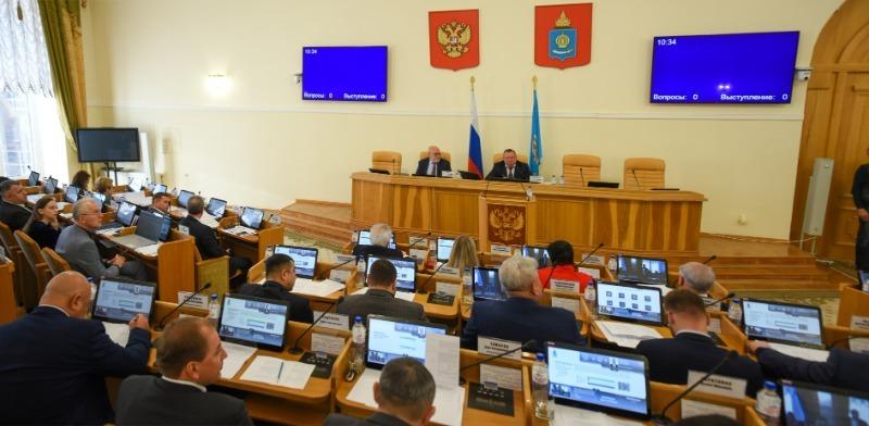 Астраханские депутаты приняли в первом чтении бюджет региона на ближайшие три года