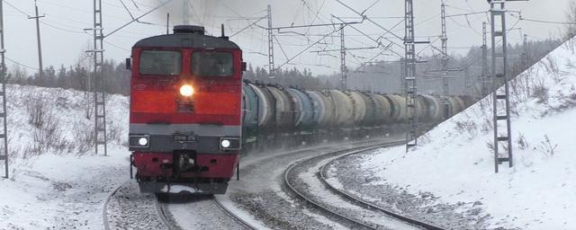Грузовой поезд насмерть сбил мужчину в Свердловской области