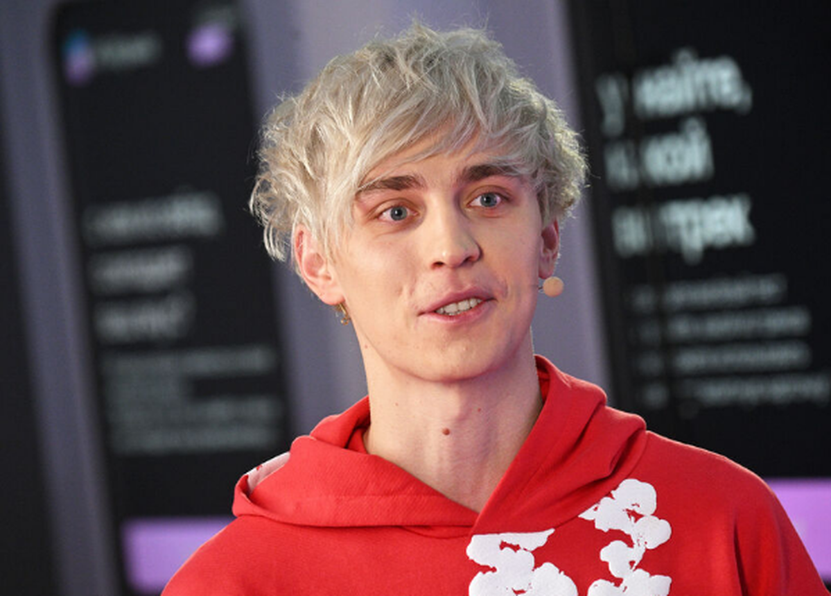 Влад А4 имеет задолженность перед налоговой службой в размере двух миллионов рублей