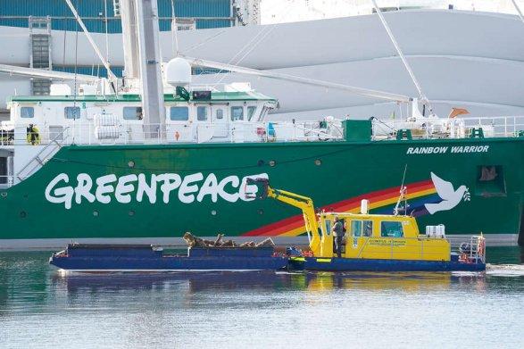 В Британии задержаны 15 активистов «Гринпис», не пускавших в порт танкер из России