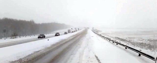 На новосибирских дорогах сохраняется опасная обстановка из-за снега