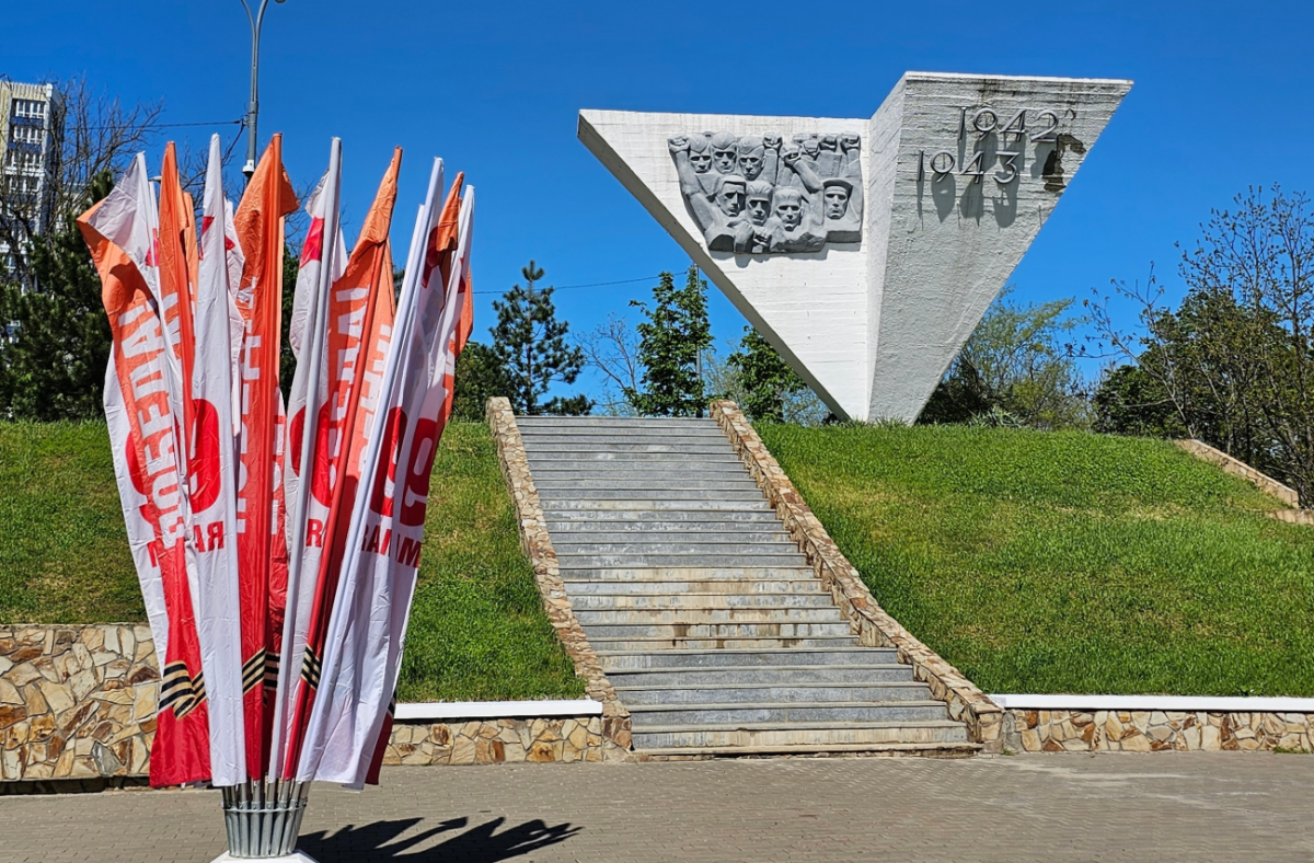 Спикер ЗСК Юрий Бурлачко: Благодаря принятому федеральному закону памятники участникам и жертвам ВОВ и других военных конфликтов России будут восстанавливаться без долгих согласований