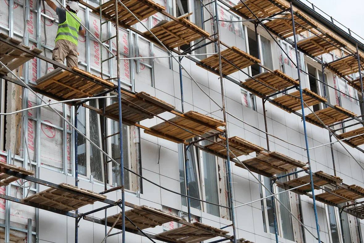 В Астраханской области в 2025 году в рамках нацпроектов капитально отремонтируют 2 детсада, 8 школ и техникум