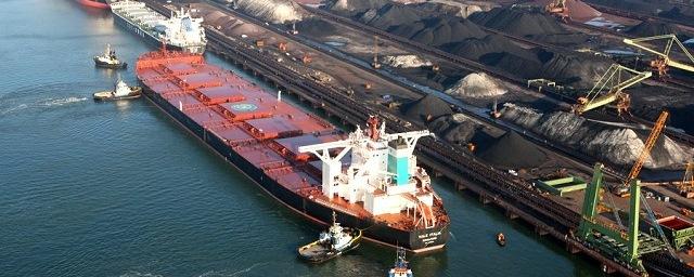 В Китае спустили на воду самый большой в мире танкер-рудовоз