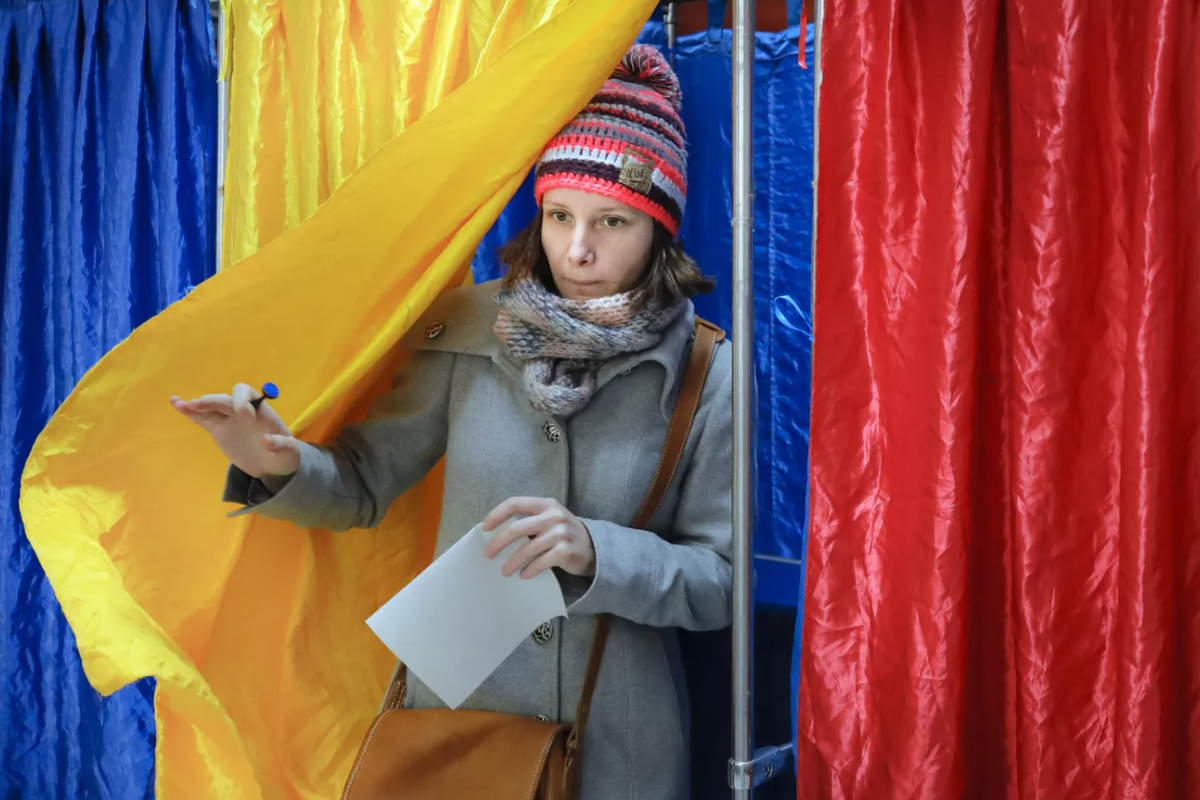 В Румынии приостановлено решение об аннулировании президентских выборов