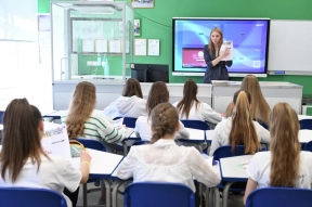 Работа учителей незаменима для общества, заявил Володин