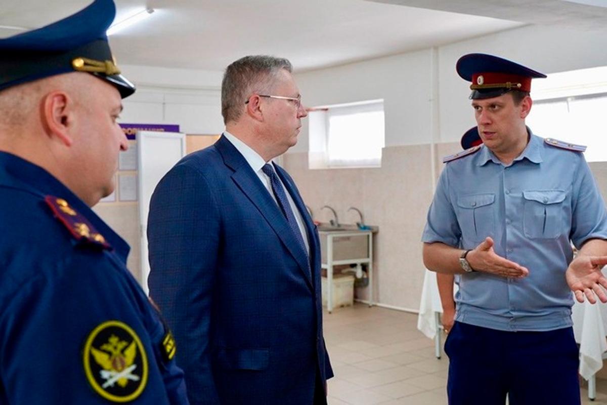 В Астрахани заключённые изготовили урны для набережной Волги