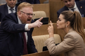 «Что такие черти делают в Думе?»: Боня потребовала «отмены» Милонова. Депутат нашел достойный ответ