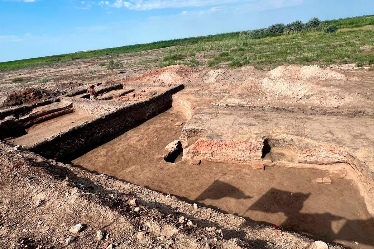 Под Астраханью обнаружены руины древнейшего христианского собора России