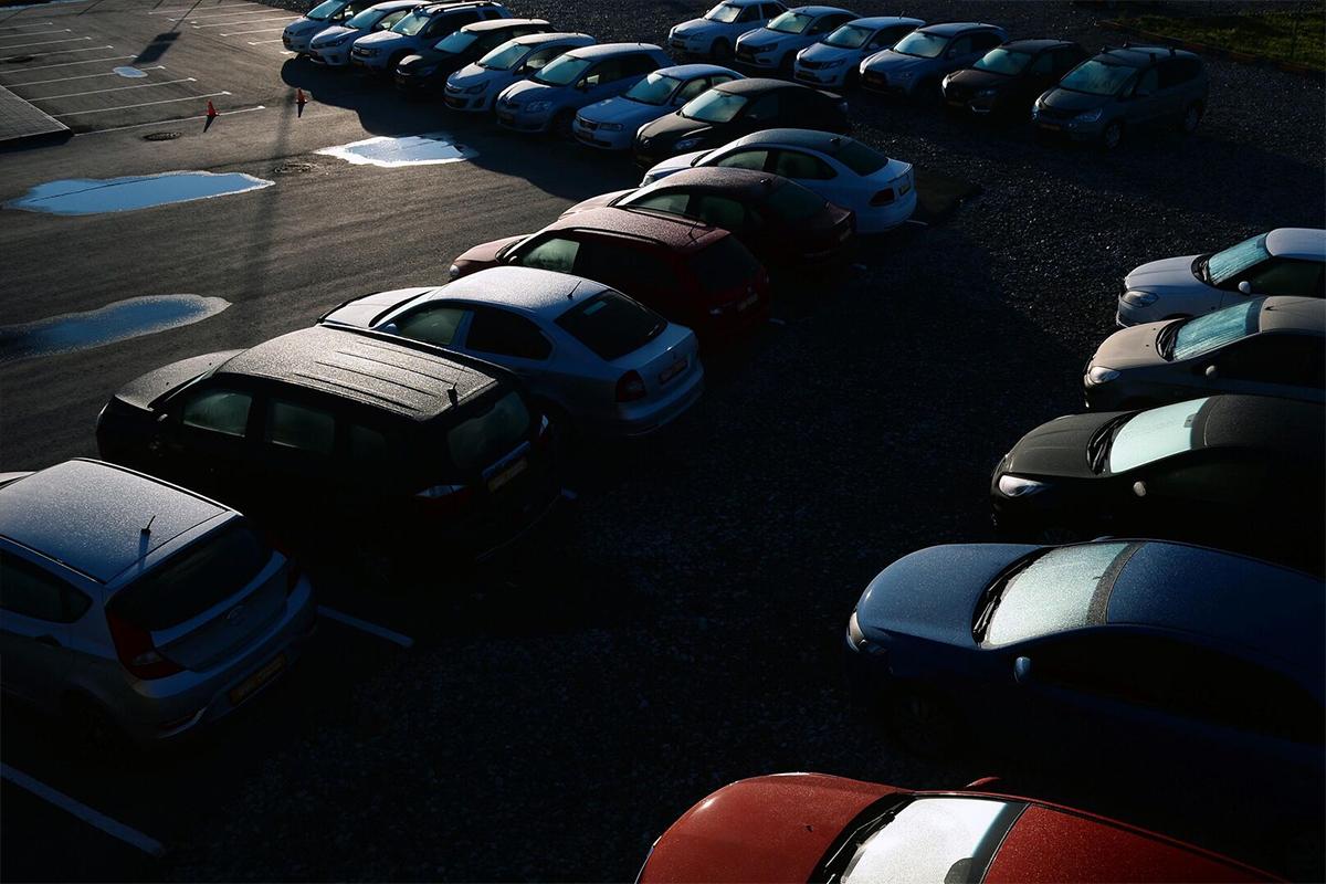 Названы машины, которые меньше всего теряют в цене