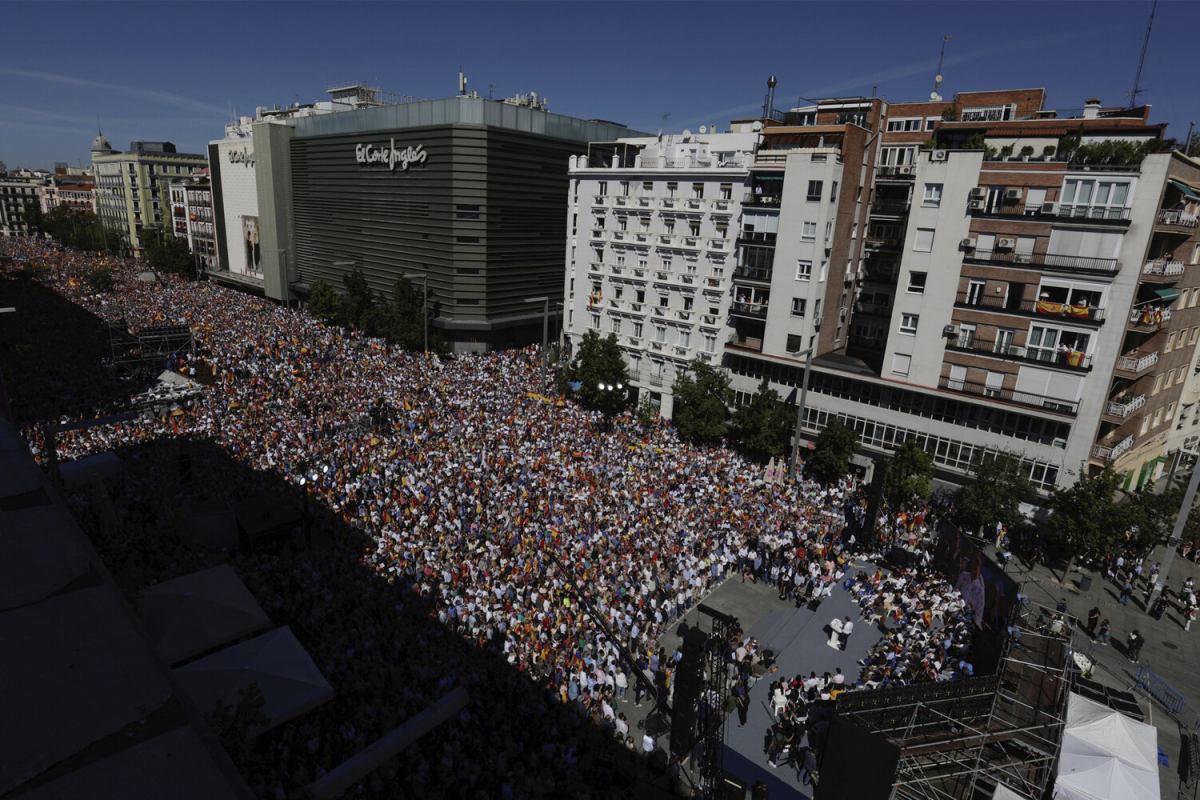 В Испании прошла многотысячная демонстрация правых против нынешнего премьера Санчеса