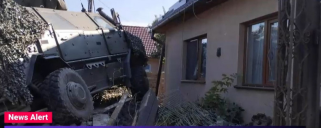 Digi24: в Румынии бронетранспортёр НАТО в результате ДТП въехал в жилой двор