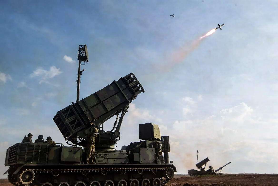 Семь регионов России ночью подверглись нападению дронов