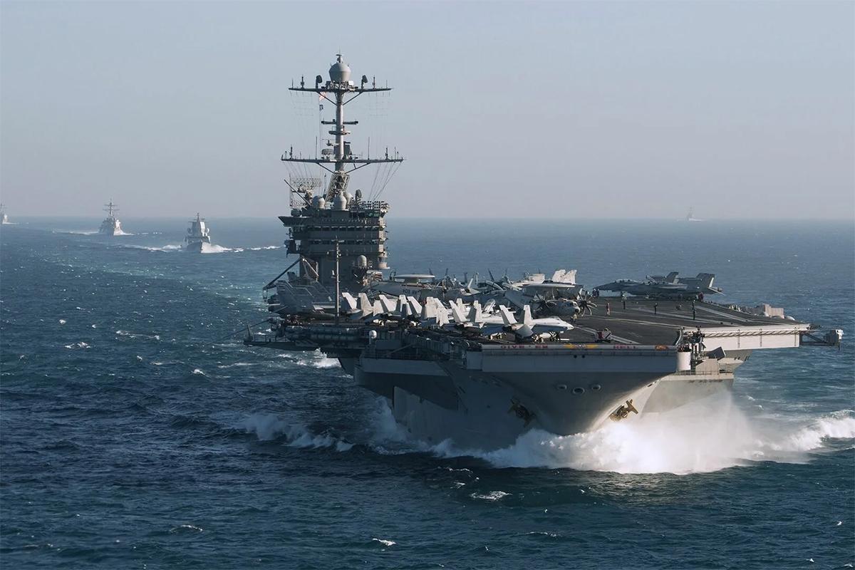 Истребители ВМС США нанесли крупнейший за всю историю авиаудар с авианосца