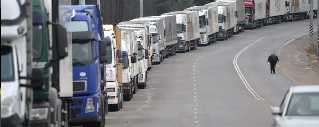 На границе Польши с Белоруссией и Украиной скопились грузовики