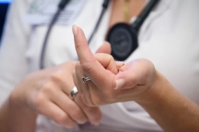 Длительный стресс — причина гипертонии, язв и диабета, предупреждает врач