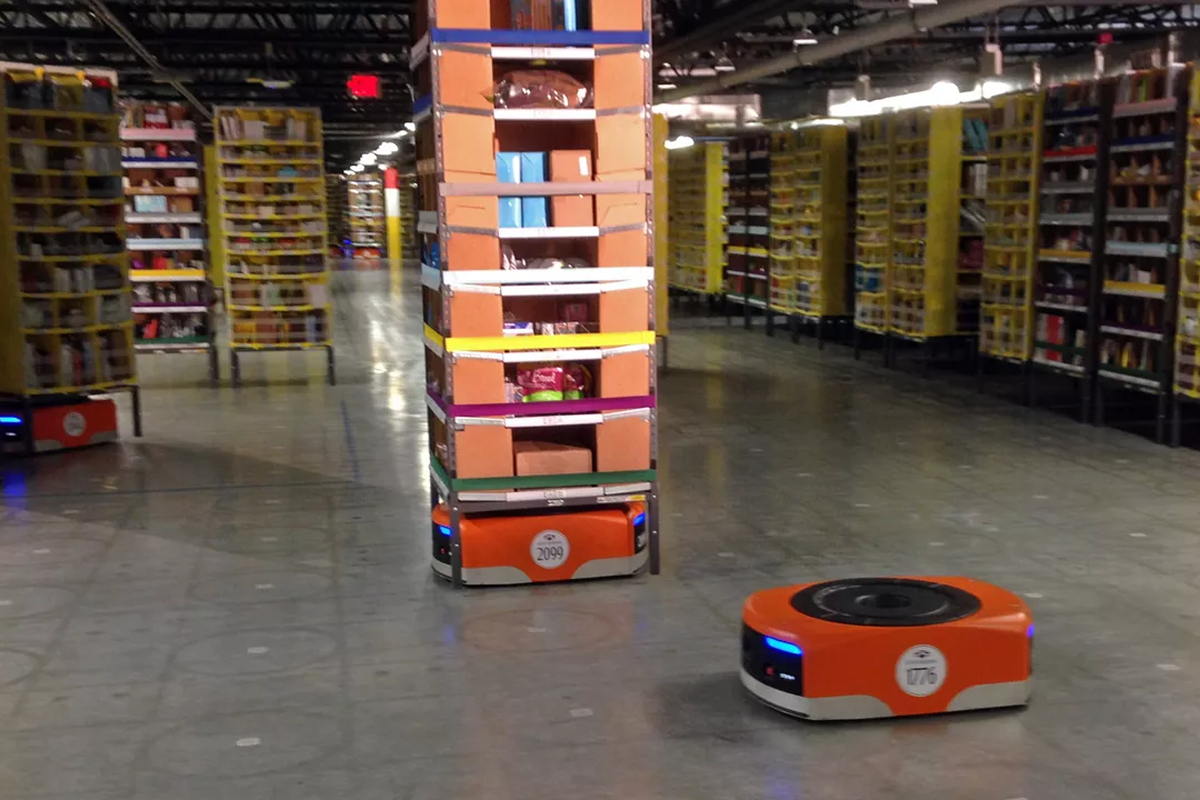 Число роботов в Amazon скоро сравняется с числом сотрудников