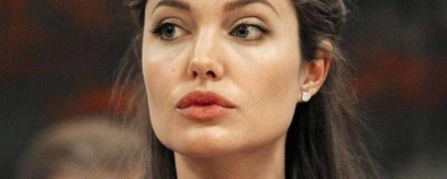 Фанаты возмутились методами воспитания детей Анджелины Джоли