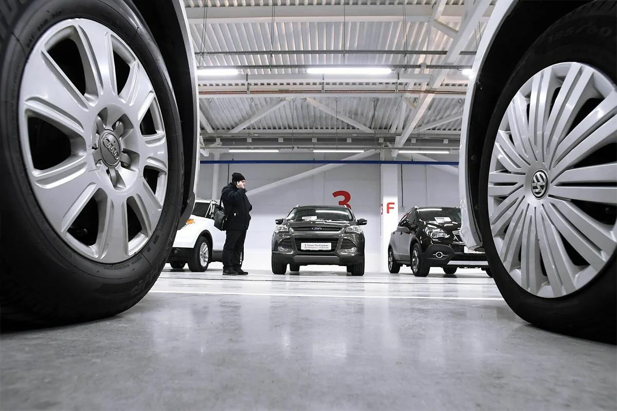 Стало известно, почему россияне перестали покупать новые автомобили