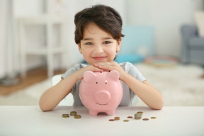 Эксперт Филатова рассказала, как правильно давать ребенку карманные деньги