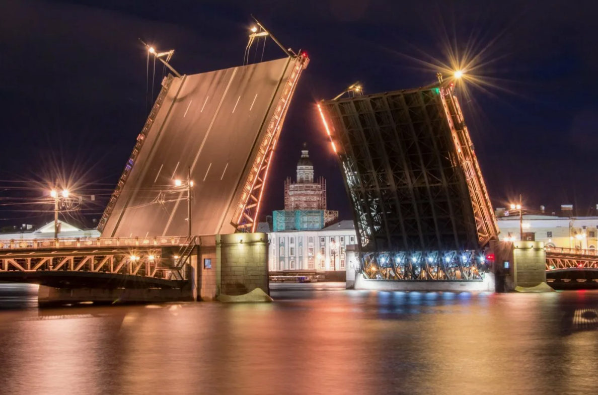 Туристам в Петербурге рассказали, можно ли фотографировать мосты