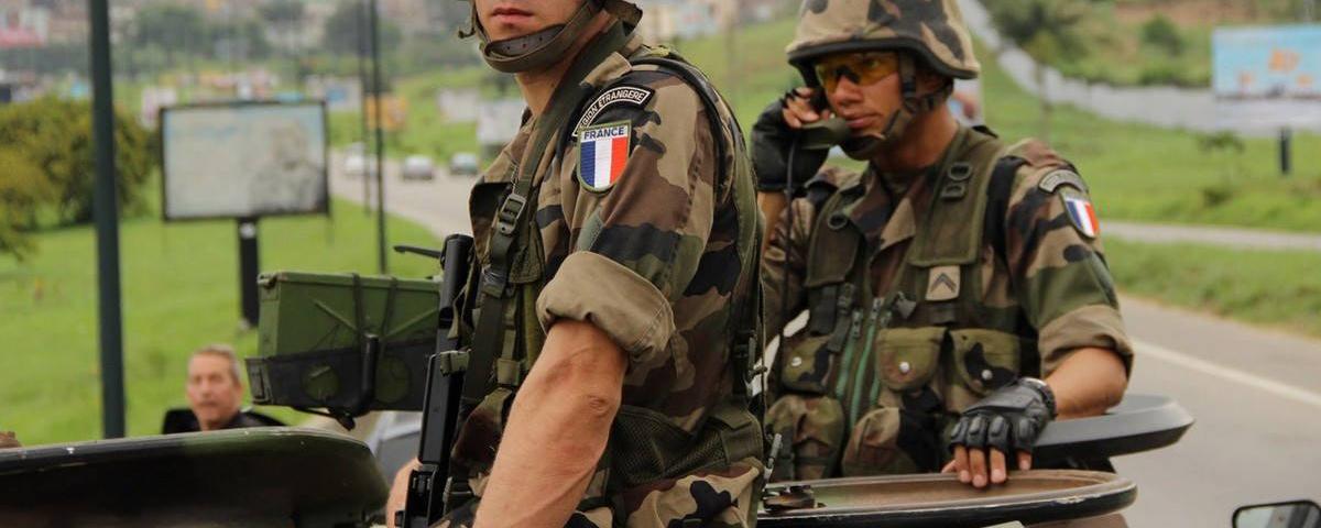 Группа военных на учениях попала под поезд во Франции