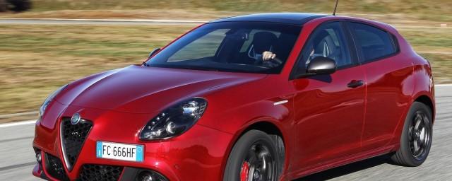 FCA приостановила поставки автомобилей Alfa Romeo в Россию