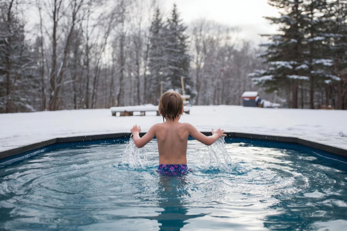 Купание в проруби – опасная забава для детей: предостережение педиатра