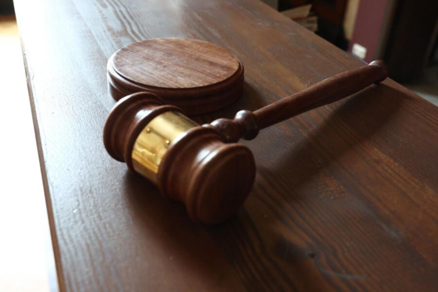 Суд в Курганской области взыскал долг за услуги адвоката с клиента