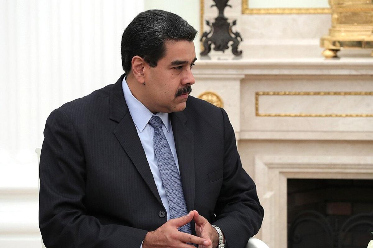 Венесуэла направляет 25 тысяч военных к границе с Колумбией и побережью