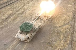 На полигоне в Ленинградской области во время учений сгорел танк с тремя срочниками