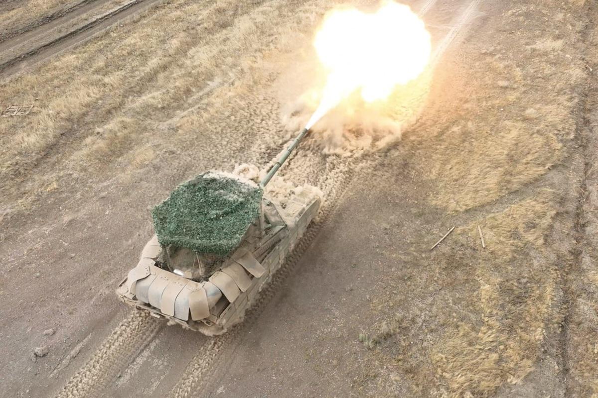 На полигоне в Ленинградской области во время учений сгорел танк с тремя срочниками