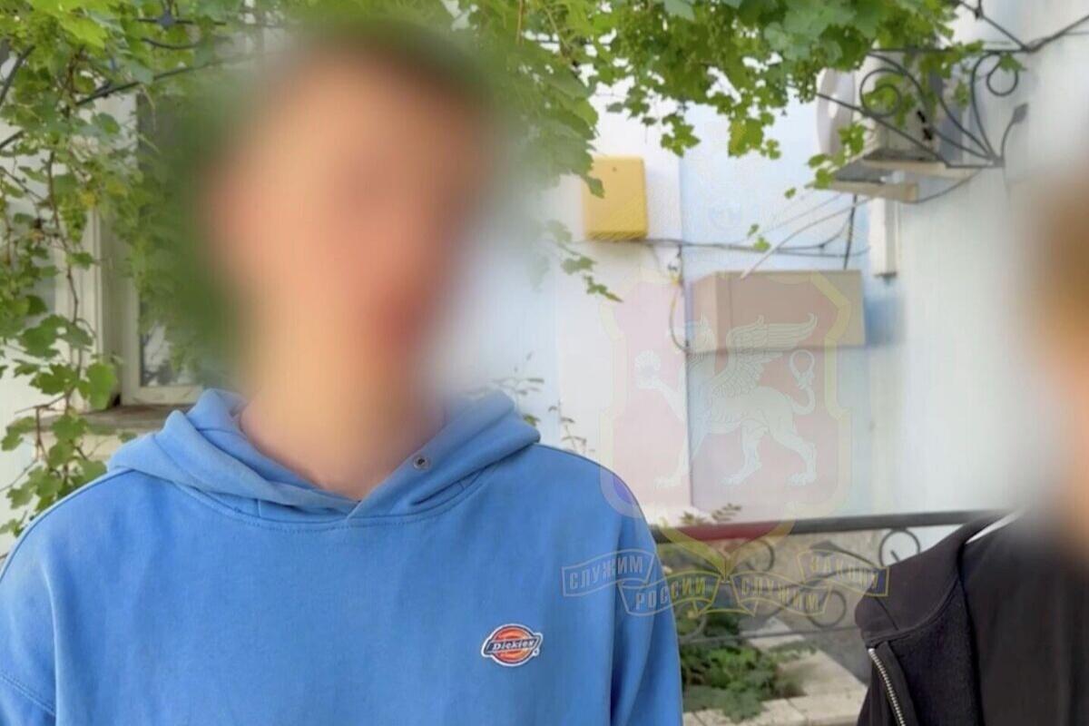 В Крыму задержали трёх туристов за осквернение Обелиска Славы