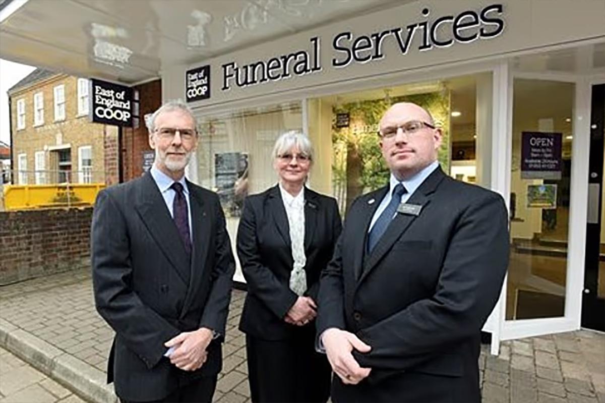 Смертельная ловушка в похоронном доме: женщину раздавило подъемником для тел, когда она готовила встречу с клиентом