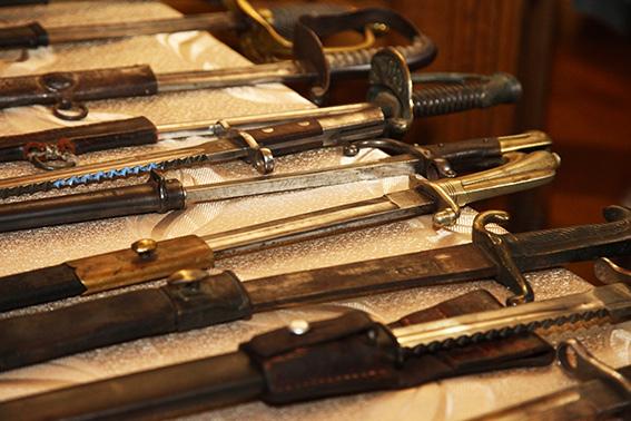 В Москве открылась выставка антикварного холодного оружия