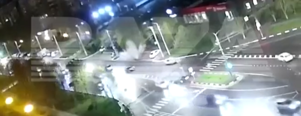 Момент падения и взрыва снаряда в Белгороде попал на видео