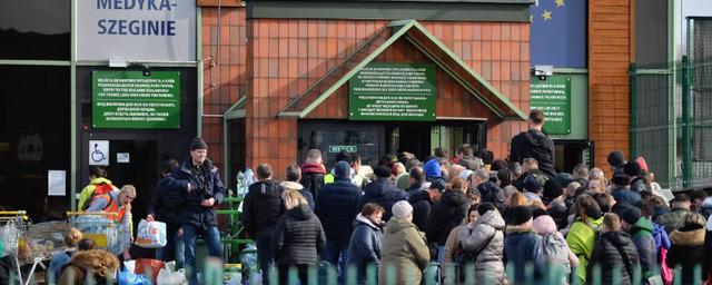 Daily Express: решение Варшавы по беженцам с Украины нанесло удар по Зеленскому