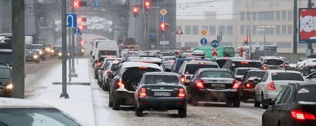 Четверг для петербуржцев начался с пробок