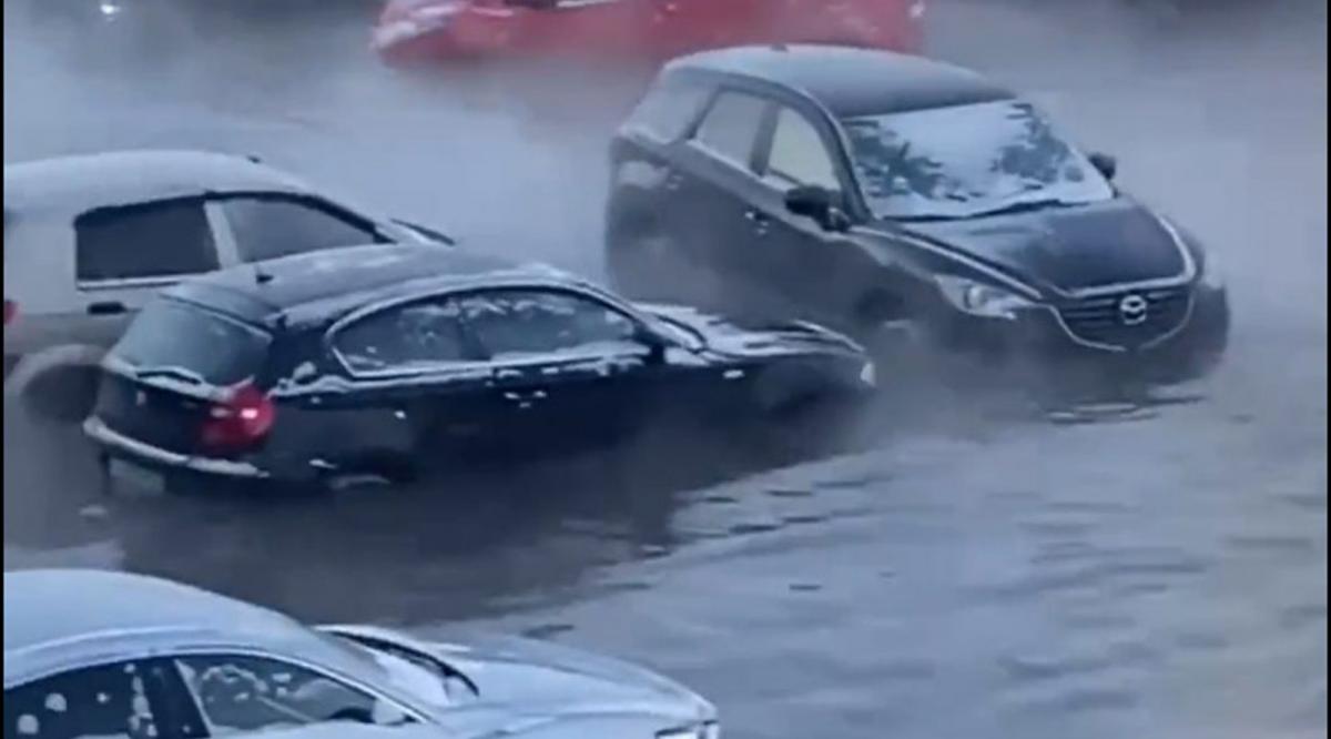 Собственника аварийного коллектора в Уфе, затопившего парковку, ждут иски от автомобилистов