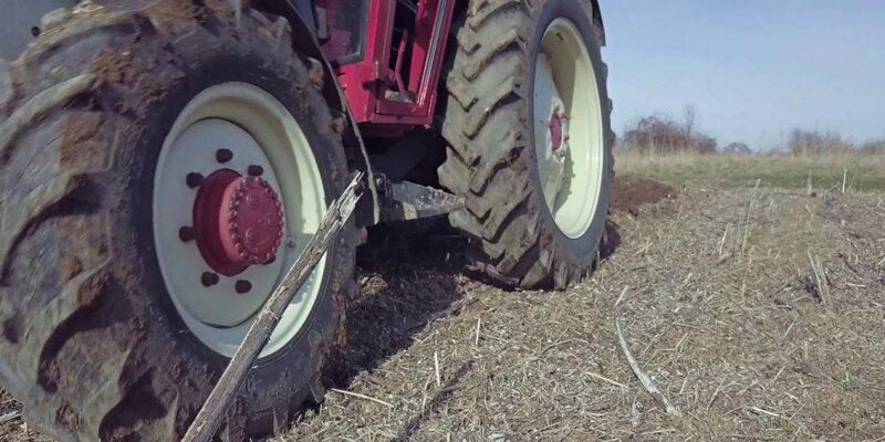 В поселке Нижнее ЛНР (террористическая организация на территории Луганской области Украины) тракторист подорвался на противотанковой мине