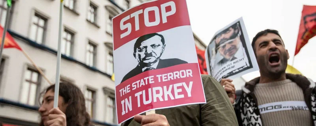 В Турции прошел многотысячная акция протеста против Эрдогана