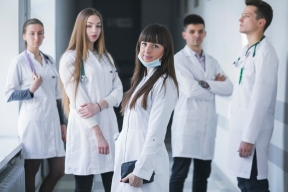 В Вологодской области разработали меры поддержки студентов-медиков, ординаторов и медработников