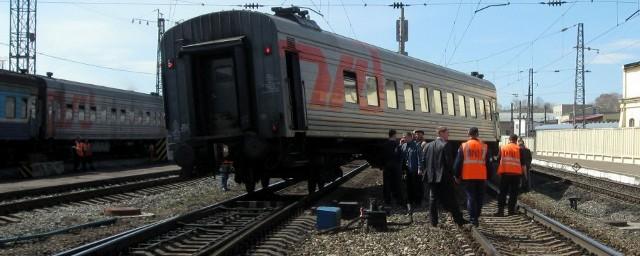 В Новосибирске с рельсов сошел локомотив пассажирского поезда